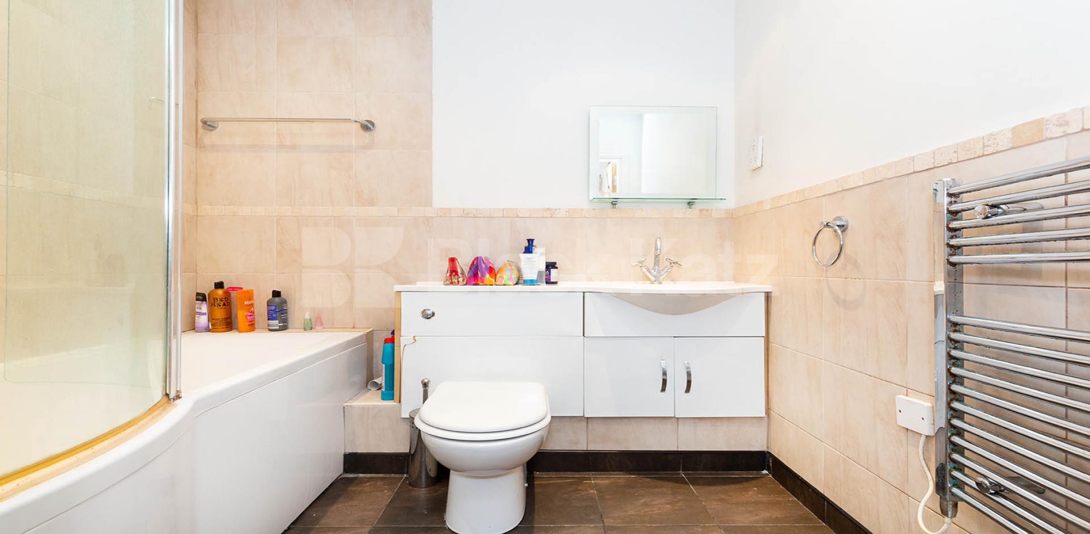 			SECURE PARKING AND ONSITE GYM INC, 2 Bedroom, 1 bath, 1 reception Apartment			 Northpoint, Tottenham lane, Crouch End